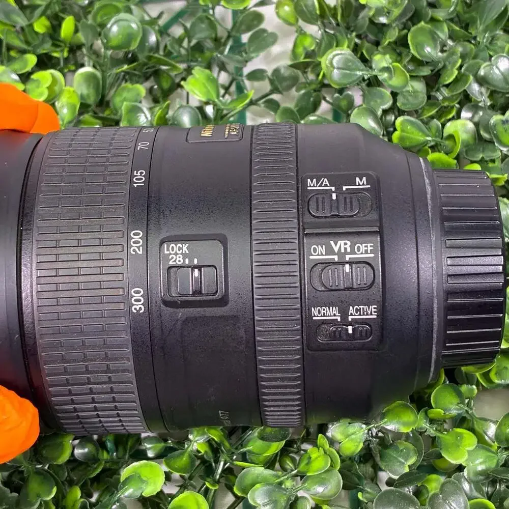 Nikon AF-S NIKKOR 28-300mm f/3.5-5.6G ED VR Lens